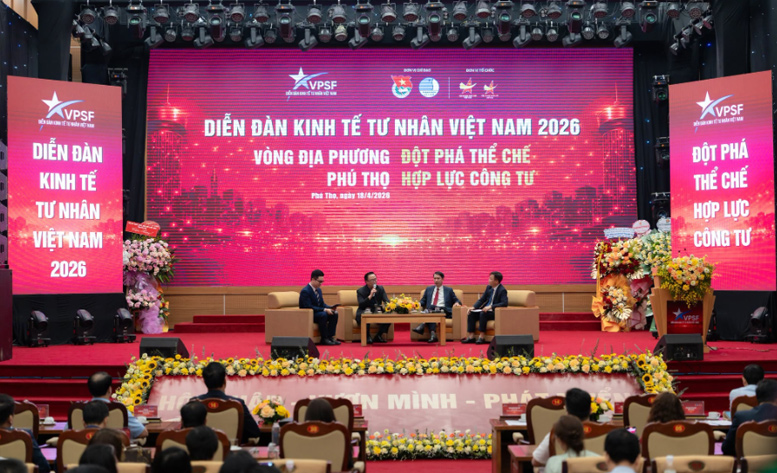 Doanh nhân tham gia phiên thảo luận về định hướng phát triển kinh tế trong giai đoạn mới.