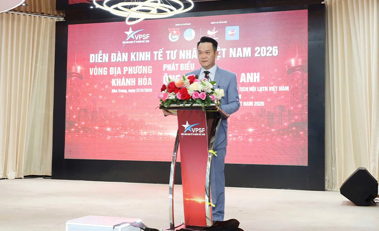 Ông Đặng Hồng Anh - Chủ tịch Hội Doanh nhân trẻ Việt Nam, Chủ tịch Diễn đàn Kinh tế tư nhân Việt Nam 2026 phát biểu tại Diễn Đàn Kinh Tế Tư Nhân 2026 - Khánh Hòa