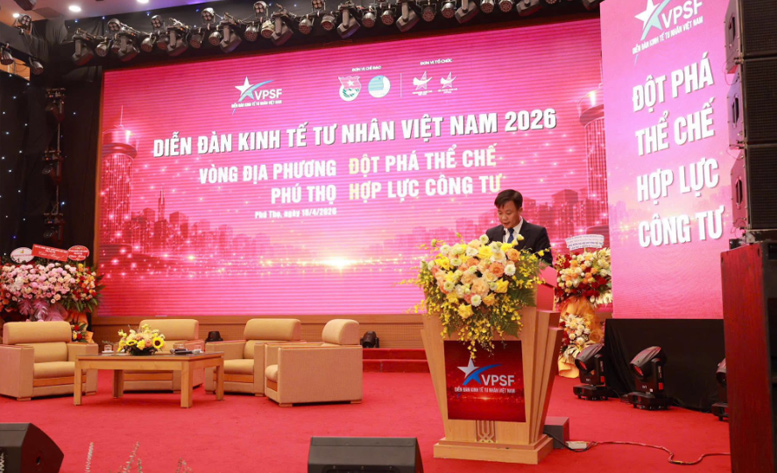 Đại diện doanh nghiệp chia sẻ tại hội thảo về vấn đề thủ tục hành chính rườm rà